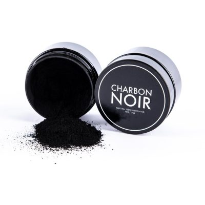 Charbon Noir Blanchiment dentaire naturel blanchit vos dents de nombreuses nuances après seulement 3 utilisations. Indolore et100% naturel.