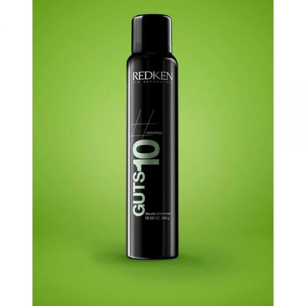 Spray-Mousse Volume soulève les racines des cheveux les plus fins. Sa formule apporte un volume très intense aux cheveux.