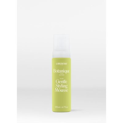 Gentle Styling Mousse Botanique La Biosthetique est une mousse de soin 100 % naturelle, qui fortifie et nourrit les cheveux sans les alourdir