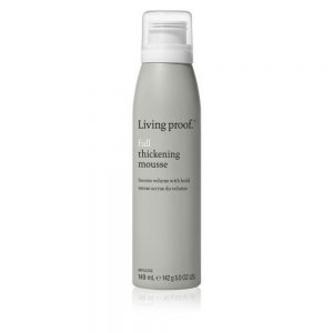 Living Proof Full Thickening Mousse 149ml est une mousse ultra légère qui offre un volume flexible aux cheveux fins et plats.