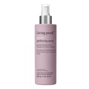 Living Proof Restore Perfecting Spray 236mL est un spray démêlant qui protège de la chaleur et des rayons UV. Conçu pour les cheveux abîmés.