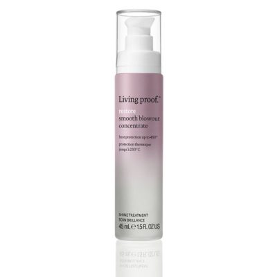 Living Proof Restore Smooth Blowout Concentrate 45mL est un soin traitant conçu pour les cheveux abîmés et qui réduit le temps de séchage.