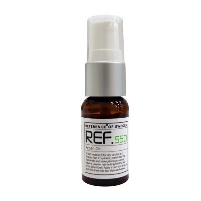 REF Argan Oil no550 est un soin pour les cheveux secs, emmêlés et rebelles. L'huile hydrate, enrichit, renforce et répare les cheveux.