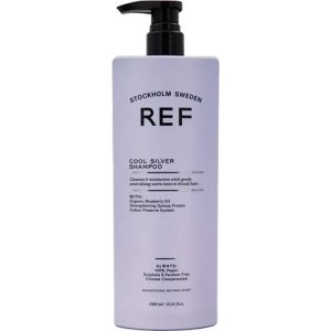 Shampoing Cool Silver REF avec des pigments violets pour protéger, renforcer et neutraliser les tons jaunes / cuivrés indésirables.