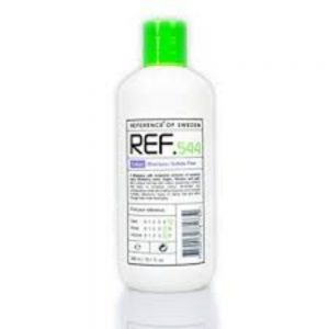 Shampoing sans sulfate pour cheveux colorés REF .544 préservent la couleur des cheveux pour plus de dimensions et de lustre.