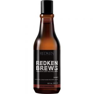 Le 3-en-1 Redken Brews nettoie et revitalise les cheveux et s'emploie sur tout le corps, pour une sensation de fraîcheur de la tête aux pieds.