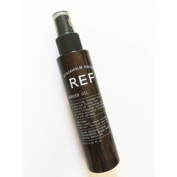 REF Wonder Oil Formule riche qui fait des merveilles pour les cheveux secs qui ont besoin d'un regain d'hydratation. Une huile sans silicone.