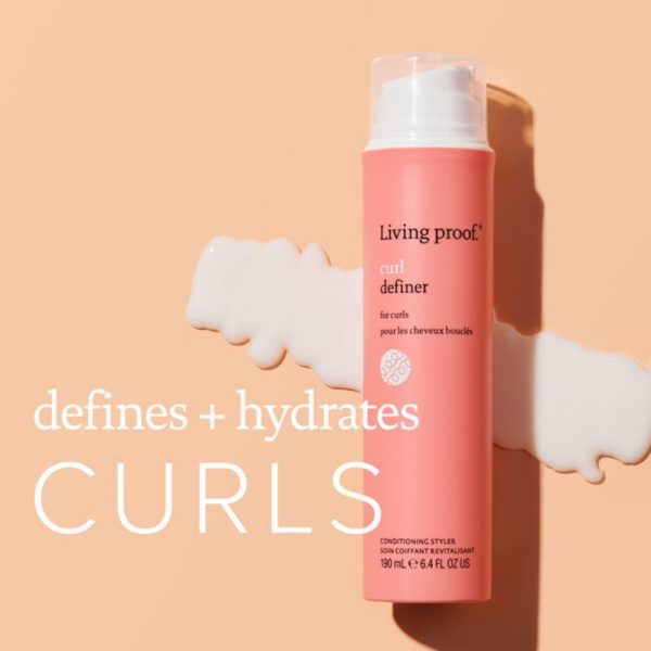 Définisseur de boucles Living Proof soin coiffant définit les boucles de leur racine à leur pointe. Associé au Complexe Santé des boucles, il procure le niveau parfait d'hydratation pour dompter les boucles et les rendre souples et brillantes, sans frisottis et sans résid