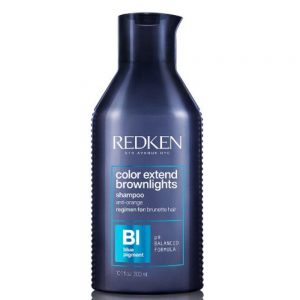 Shampoing color extend browlights pigmenté bleu de Redken est un anti-reflets oranges pour les cheveux bruns. Avec une formule de PH balancé. 