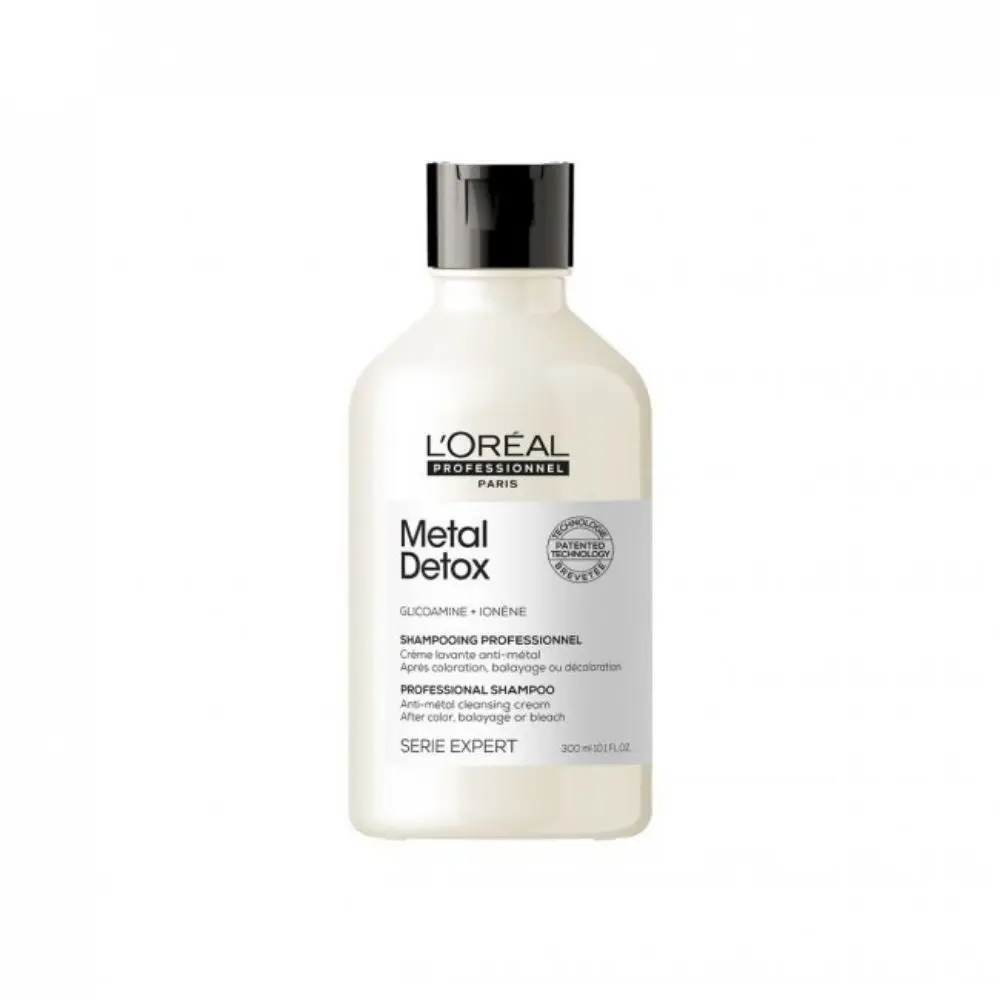L'Oréal Shampoing Metal Detox crème lavante anti-métal détoxifie les cheveux après toute coloration, balayage ou éclaircissement.