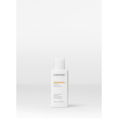 Lotion Ergine B methode Vitalisante La Biosthetique fortifie les cuirs chevelus secs et apporte une hydratation précieuse.