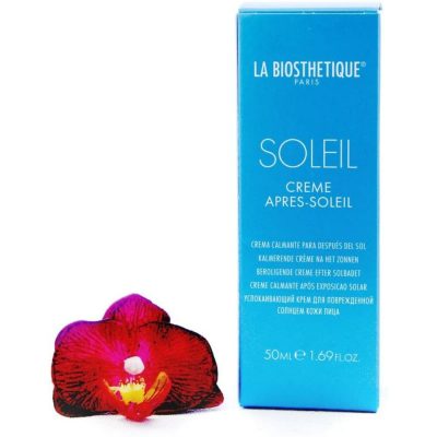 Soin visage après-soleil léger qui combat particulièrement efficacement les réactions cutanées déclenchées par l'exposition solaire.