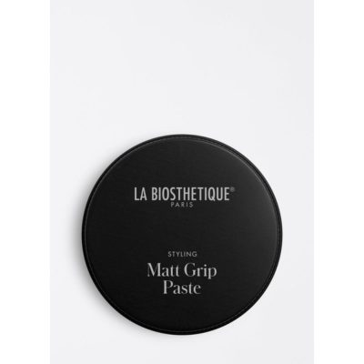 Homme Matt Grip Paste, la pâte crémeuse donne à votre look une texture défaite sans effort avec un volume naturel et une finition mate poudrée.