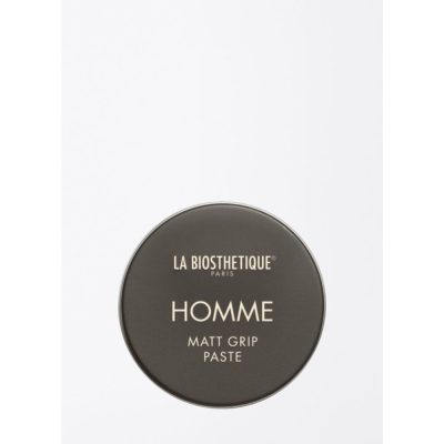 Homme Matt Grip Paste, la pâte crémeuse donne à votre look une texture défaite sans effort avec un volume naturel et une finition mate poudrée.