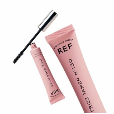 REF Mascara Anti-Frisottis FRIZZ TAMER garde les petits cheveux rebelles en place et il procure un look naturel et lisse, sans fini gras. 100% végan.