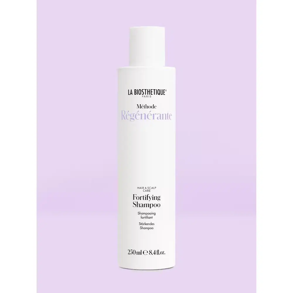 La Biosthétique Shampoing Fortifiant redonne de la force aux cheveux fragilisés et cassants pour lutter contre la chute des cheveux.