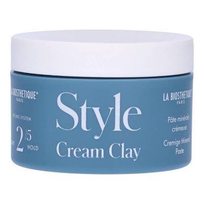 La Biosthétique Cream Clay, crème de finition qui donne aux cheveux courts et fins une tenue naturelle, un soin et un doux éclat mat. Donne une texture structurée aux cheveux bouclés ou raides et longs.