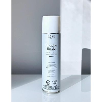 BASE-C Fixatif Ferme Touche Final assure volume et fixation jusqu'à 24 heures sans rigidifier ni alourdir les cheveux. Convient à tous les types de cheveux.