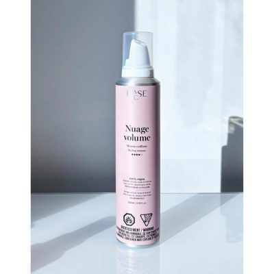 BASE-C Mousse Coiffante Nuage volume offre une finition naturelle, sans frisottis ni résidus, avec un volume durable. Contrôle les frisottis.