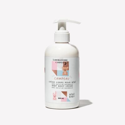 CAMPEAU Crème hydratante bébé est conçue pour hydrater et protéger la peau sensible. Fabriquée à partir d’ingrédients naturels.