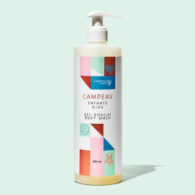 CAMPEAU Gel douche enfants, sa mousse légère et onctueuse nettoie en douceur et laisse votre peau douce et hydratée. Avec un pH équilibré.