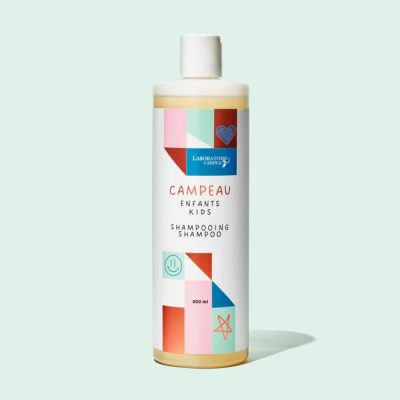 CAMPEAU Shampoing pour enfants nettoie et nourrit les cheveux, tout en leur donnant une brillance et une souplesse. Formulée à base d’ingrédients naturels.