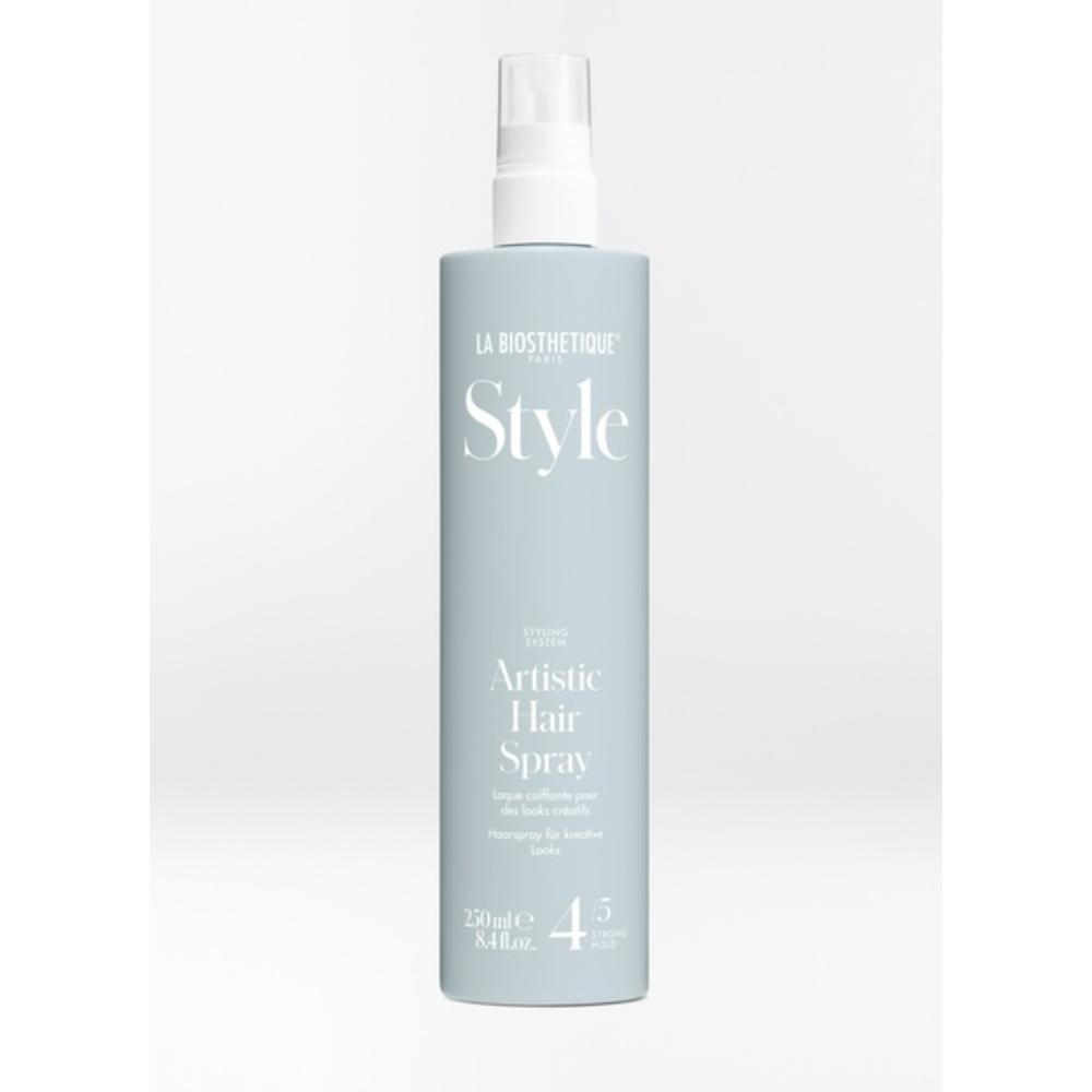 La Biosthetique Laque capillaire sans silicone et sans aérosol permet de réaliser des coiffures originales et créatives qui tiennent toute la journée.